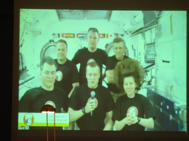 23_greetings-from-ISS_esc2011_yurisnight