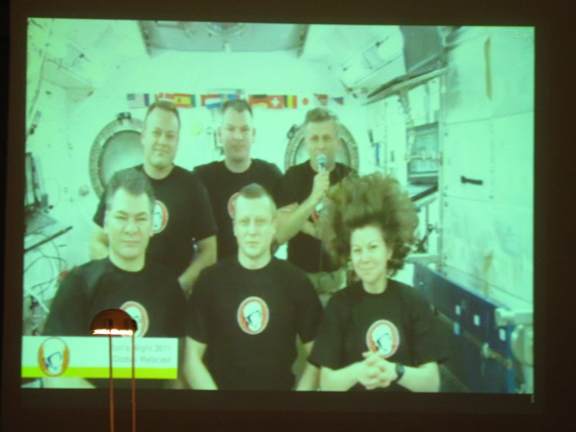 25_greetings-from-ISS_esc2011_yurisnight